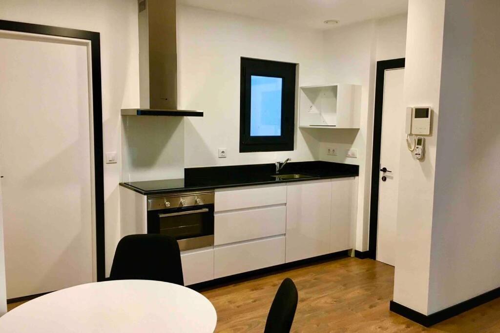 Loft De Diseno Con Balcon Figueres (Girona)