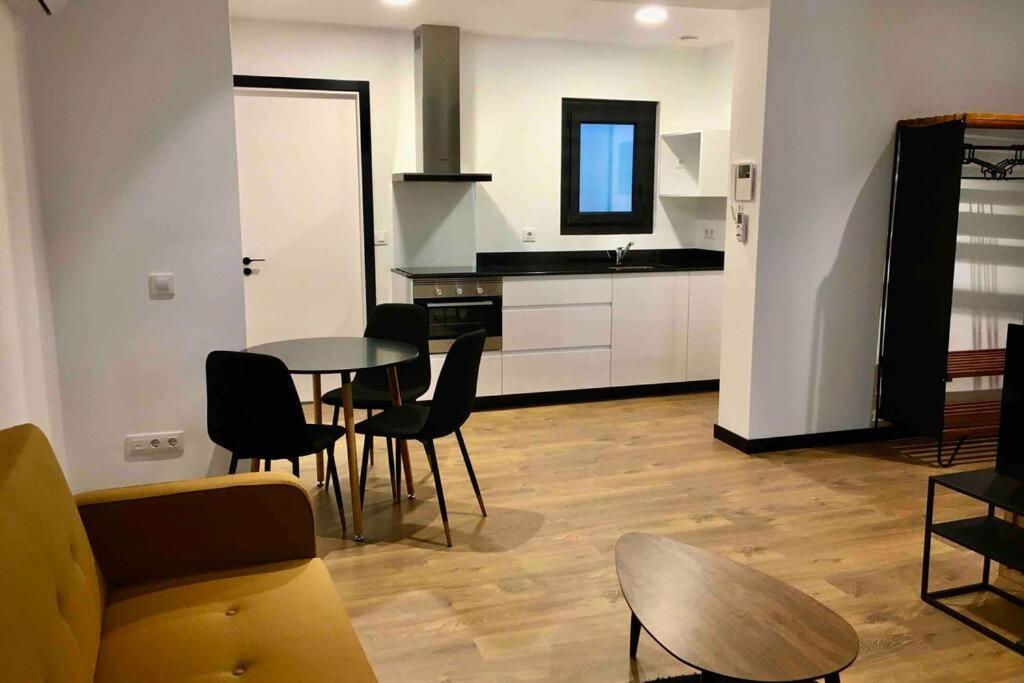 Loft De Diseno Con Balcon Apartament Figueres (Girona)